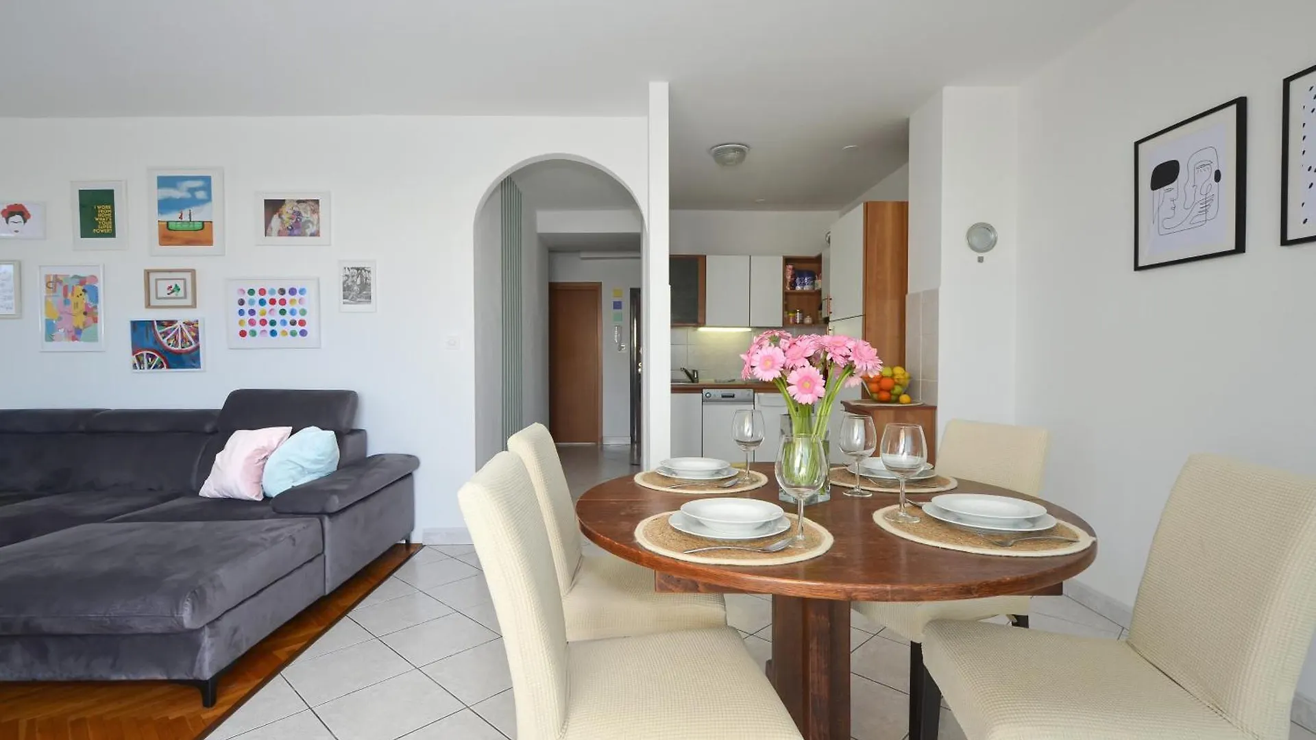 Artsy Hideaway Near Old Town & Beach With Fast Wifi Split Apartament